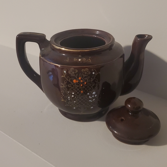 Beautiful ceramic Japanese floral teapot - Picture 2 of 3